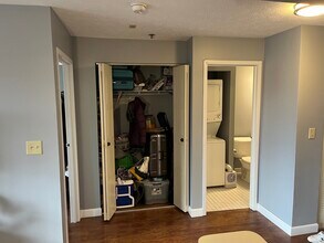 111 deKoven Drive in Middletown, CT - Building Photo - Building Photo