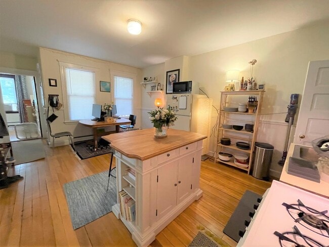 36 Linden Ave, Unit 2 in Somerville, MA - Foto de edificio - Building Photo