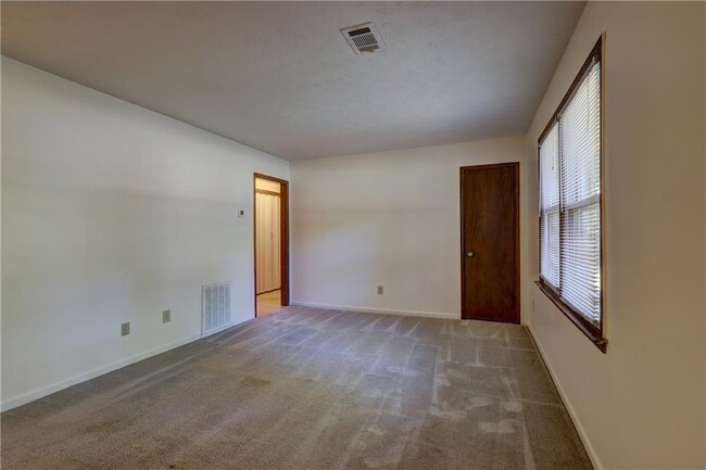 2233 Davis Rd SW in Stone Mountain, GA - Building Photo - Building Photo