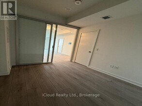 1 Fairview Rd E in Mississauga, ON - Building Photo - Building Photo