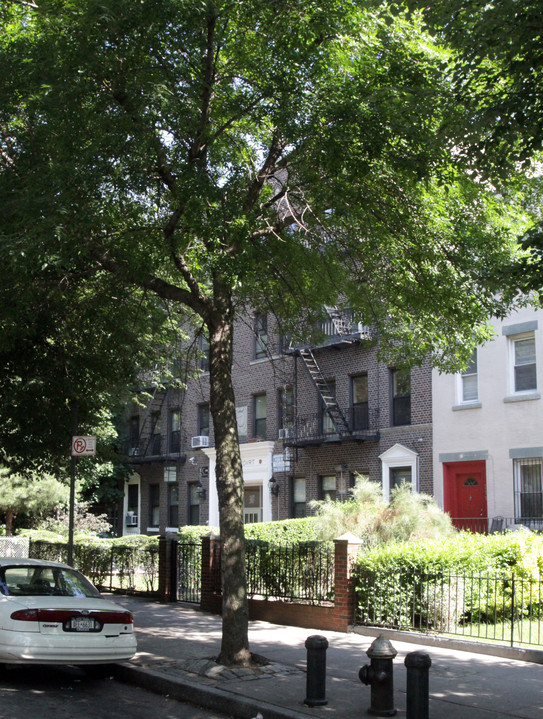 Cray Court in Brooklyn, NY - Building Photo