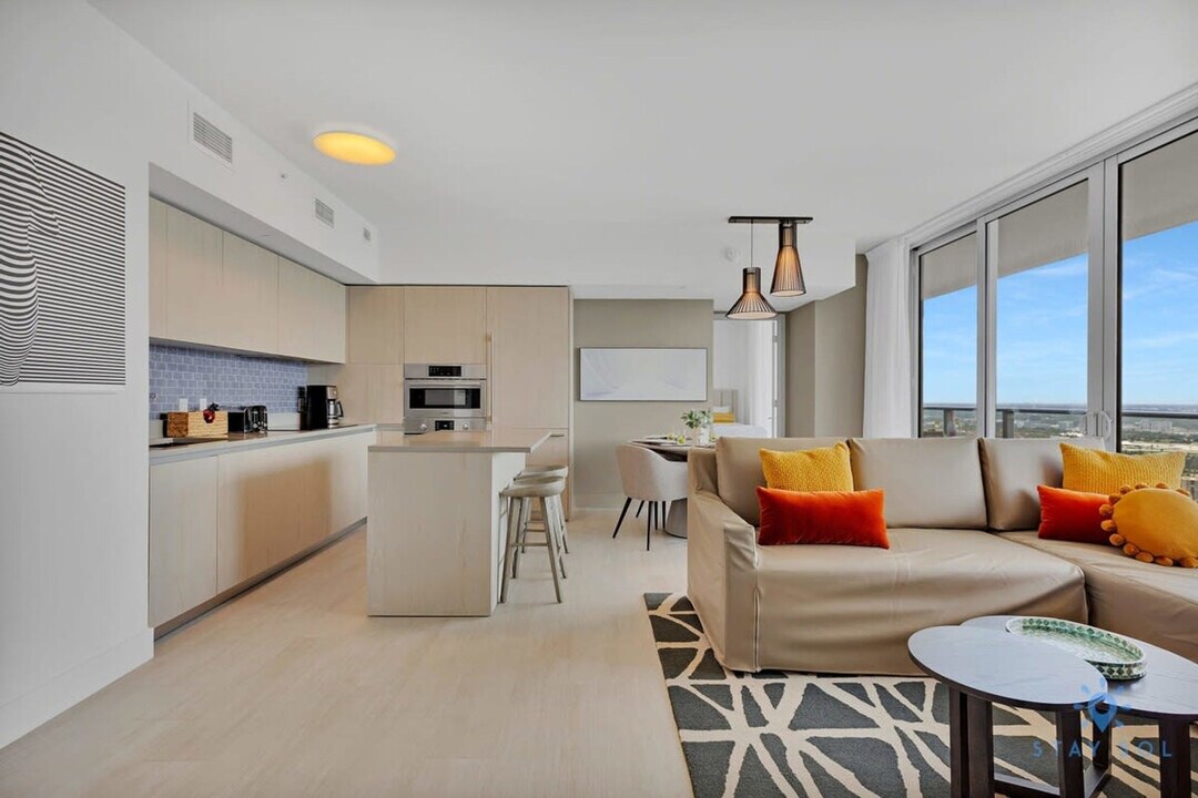 4010 S Ocean Dr in Hollywood, FL - Building Photo