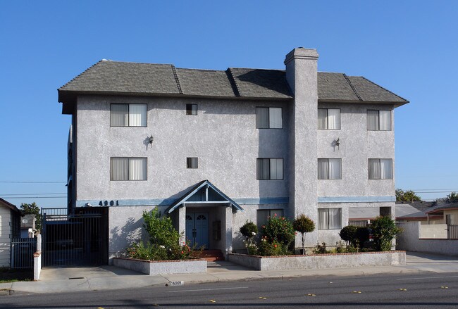 4901 W 120th St in Hawthorne, CA - Foto de edificio - Building Photo