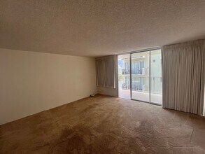 440 Lewers St in Honolulu, HI - Building Photo - Building Photo