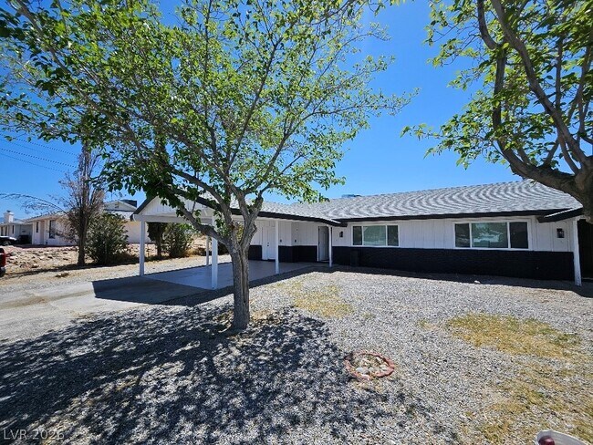 1083 E Calvada Blvd in Pahrump, NV - Building Photo - Building Photo