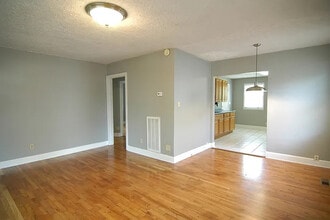 711 Croley Dr in Nashville, TN - Foto de edificio - Building Photo