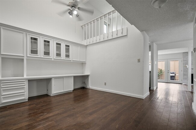 2387 Crescent Park Dr