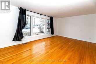 3 Farlane Blvd in Ottawa, ON - Building Photo - Building Photo