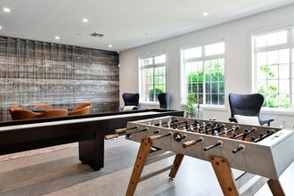 Lakeside Village Apartment Homes in Lincoln, NE - Foto de edificio - Building Photo