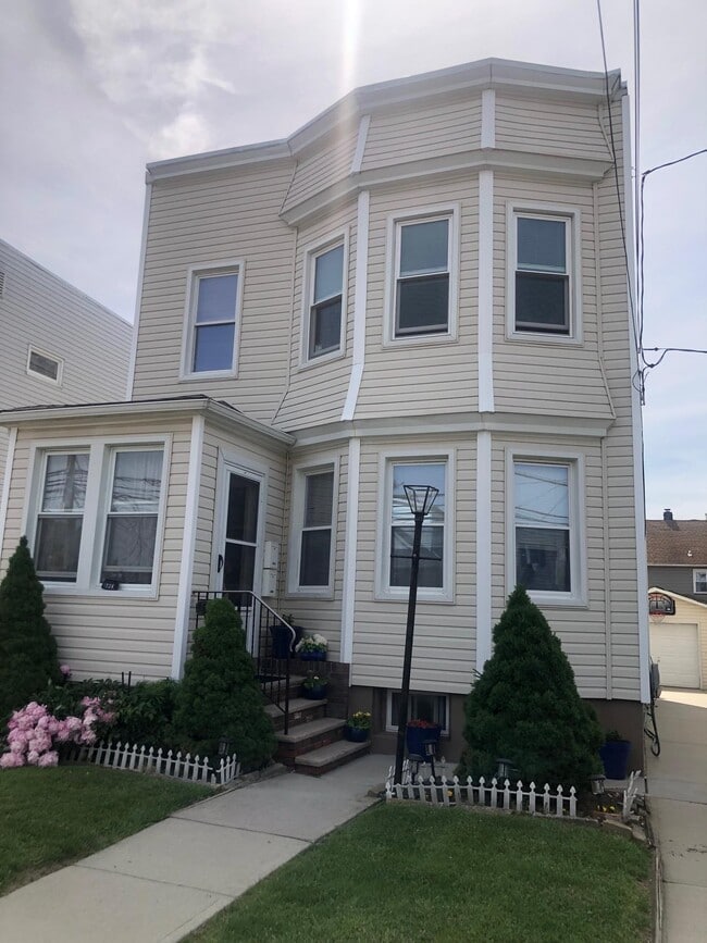 property at 726 5th St