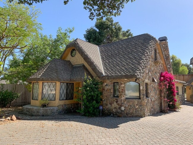 131 Magladry Rd in Hollister, CA - Building Photo - Building Photo