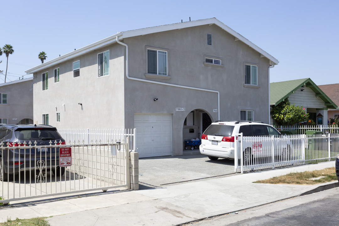 700 West 47th in Los Angeles, CA - Building Photo