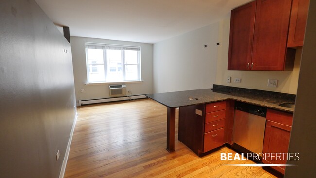 property at 625 W Wrightwood Ave