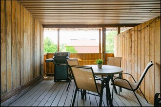 1364 Queen St E in Toronto, ON - Building Photo - Building Photo