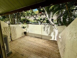 521 Pepeekeo St in Honolulu, HI - Building Photo - Building Photo