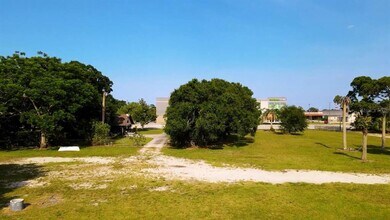 2511 S Jenkins Rd in Fort Pierce, FL - Building Photo - Building Photo