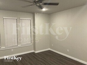 18435 Idyllic Aly in Shenandoah, TX - Foto de edificio - Building Photo