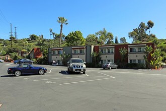 Santa Fe Terrace in San Diego, CA - Foto de edificio - Building Photo