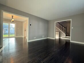 5577 N Kent Ave in Whitefish Bay, WI - Building Photo - Building Photo