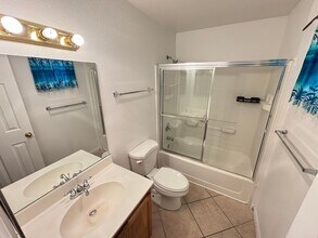 5330 S Swenson St in Las Vegas, NV - Building Photo - Building Photo