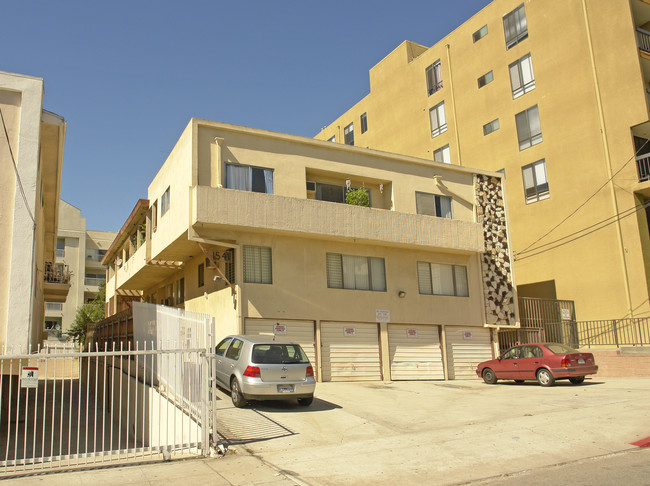 1541 N Fuller Ave in Los Angeles, CA - Building Photo - Building Photo