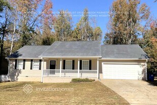 215 Winston Dr in Mcdonough, GA - Building Photo