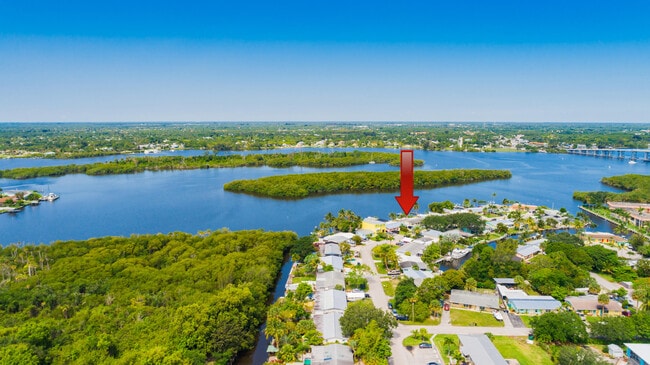 100 SW Hideaway Pl in Stuart, FL - Building Photo - Building Photo