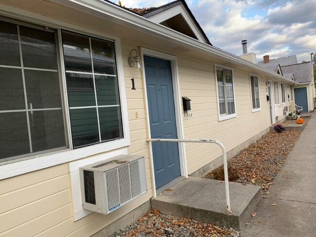 418 W Knox Ave, Unit 1 in Spokane, WA - Building Photo - Building Photo