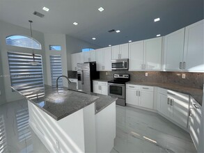 5389 SW 34th Ave in Fort Lauderdale, FL - Building Photo - Building Photo