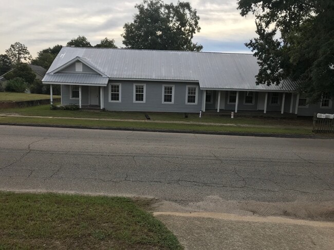 315 S 8th Ave in Lanett, AL - Building Photo - Building Photo