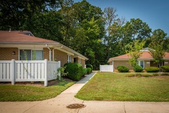 Crossland Apartments in St. Charles, MD - Building Photo - Building Photo