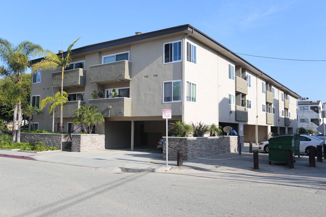 Pacific Lagoon Apartments in Playa Del Rey, CA - Foto de edificio