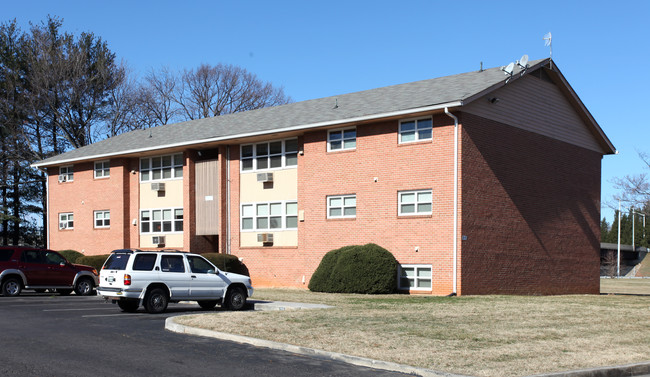 Park Towne in Roanoke, VA - Building Photo - Building Photo