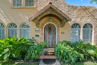 325 Greymon Dr in West Palm Beach, FL - Building Photo - Building Photo