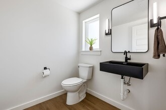 933 SE 10th St in Bentonville, AR - Building Photo - Building Photo