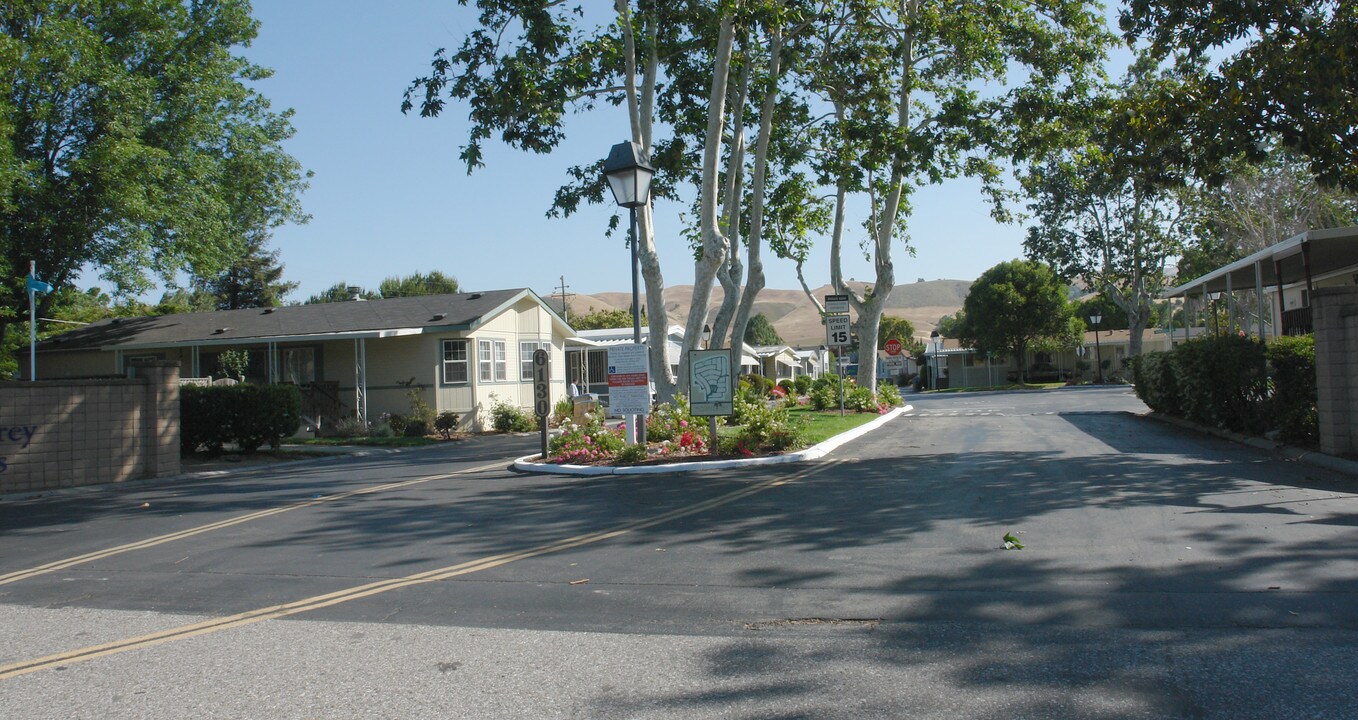 Monterey Oaks Mobile Home Park in San Jose, CA - Building Photo