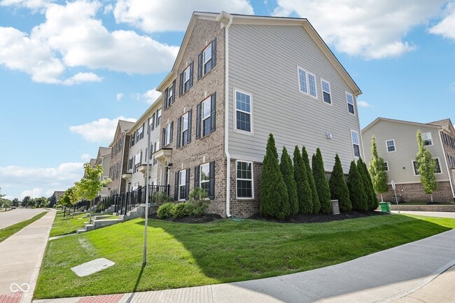 17285 Dallington St in Westfield, IN - Foto de edificio - Building Photo
