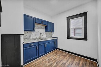 12001 Oakview Ave, Unit DOWN in Cleveland, OH - Foto de edificio - Building Photo