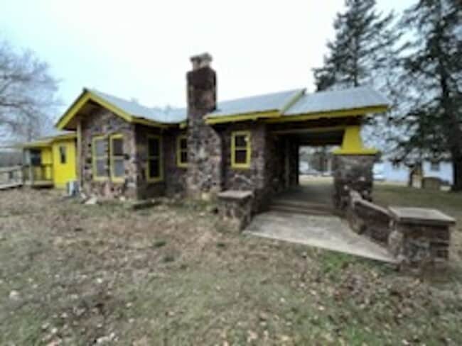 property at 19 Evelyn Ln