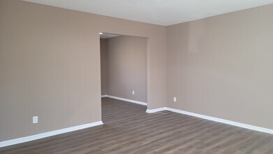98 Roosevelt Ave in Sicklerville, NJ - Building Photo - Building Photo