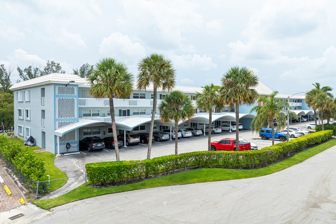 Harbour East House in Boca Raton, FL - Foto de edificio