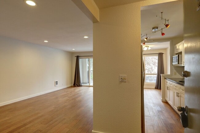 831 126th Pl NE in Bellevue, WA - Building Photo - Building Photo