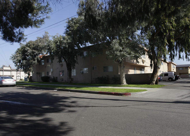 The Palm @ Valley Glen in Van Nuys, CA - Building Photo - Building Photo