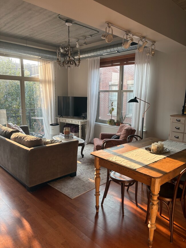 property at 1228 W Monroe St