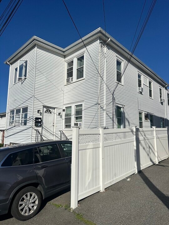 22 Francis St in Everett, MA - Foto de edificio