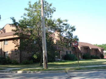 Silver Spring Square Apartments in Milwaukee, WI - Building Photo