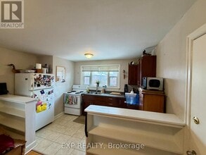 725 Melbourne Ave in Ottawa, ON - Building Photo - Building Photo