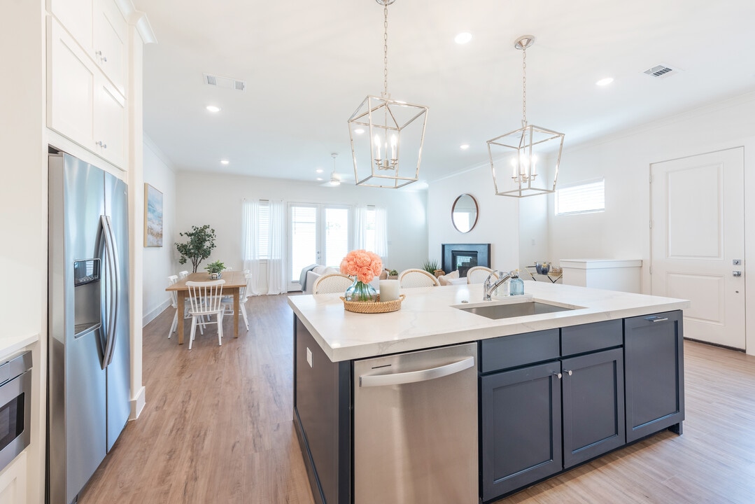 East Love Dallas Townhomes in Dallas, TX - Building Photo