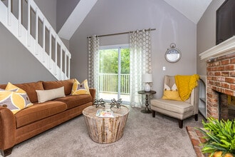 Hunter's Pointe Apartments in Overland Park, KS - Building Photo - Interior Photo