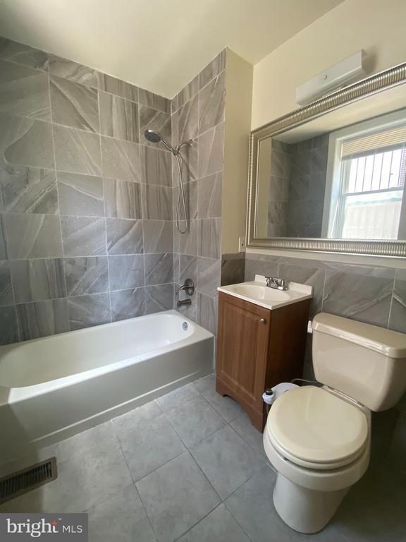 3829 Hamilton St-Unit -1F in Philadelphia, PA - Foto de edificio - Building Photo